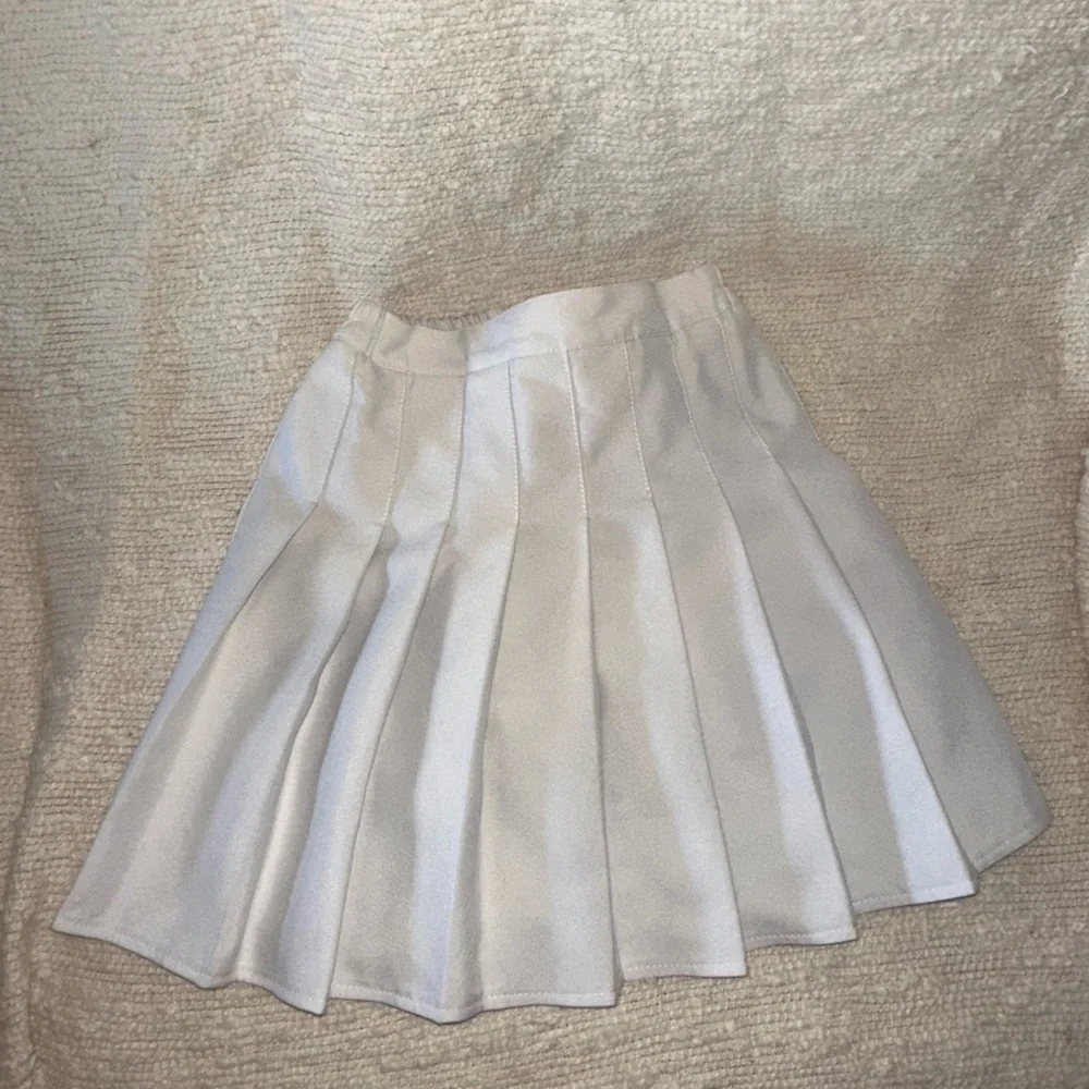 UGC CHEER Shell-Sz S white/maroon/light blue & White pleated CHEER skirt-Sz XS